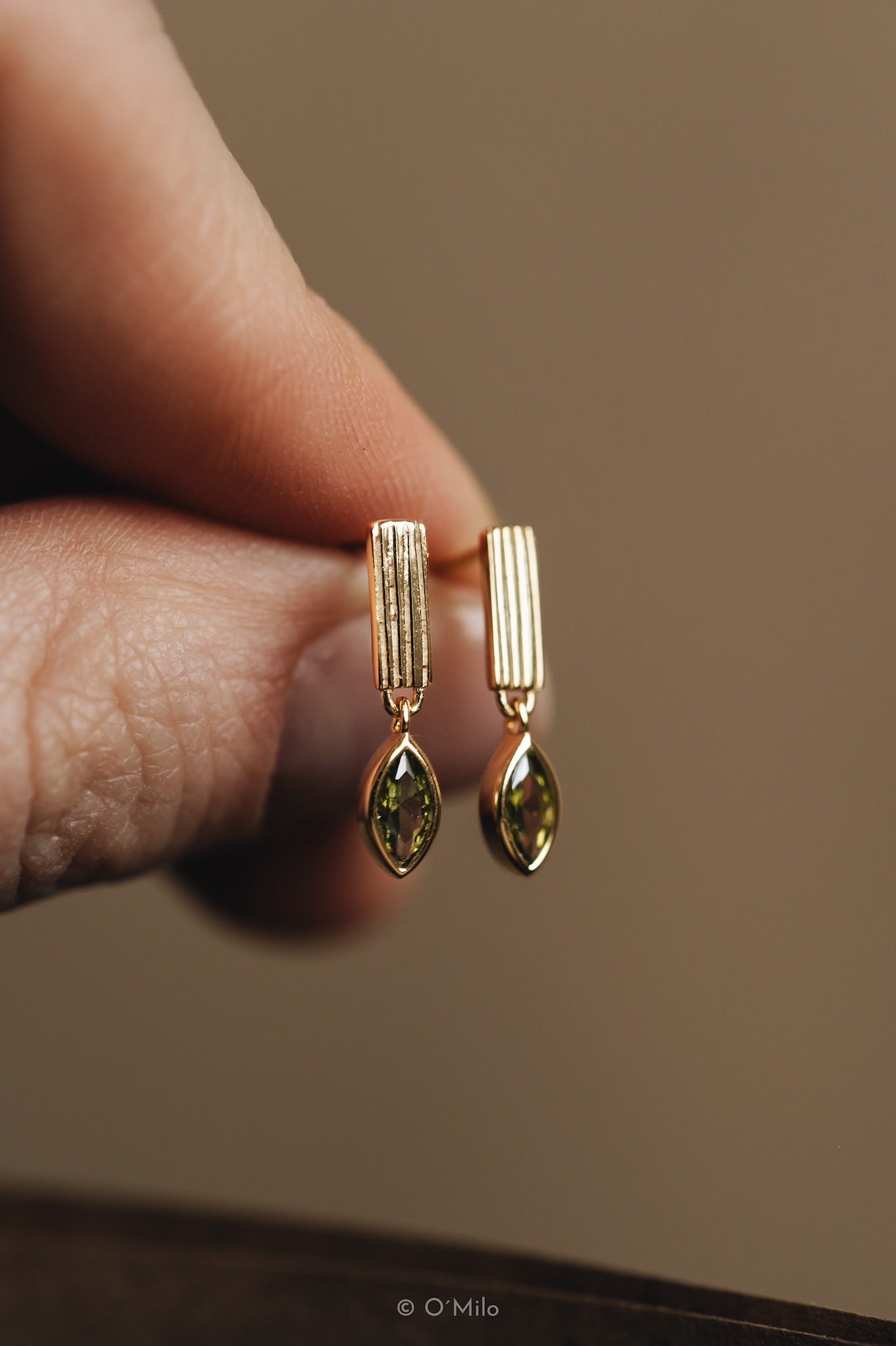 Gerippte Peridot Tropfen. Leaf