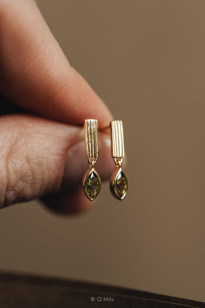 Gerippte Peridot Tropfen. Leaf