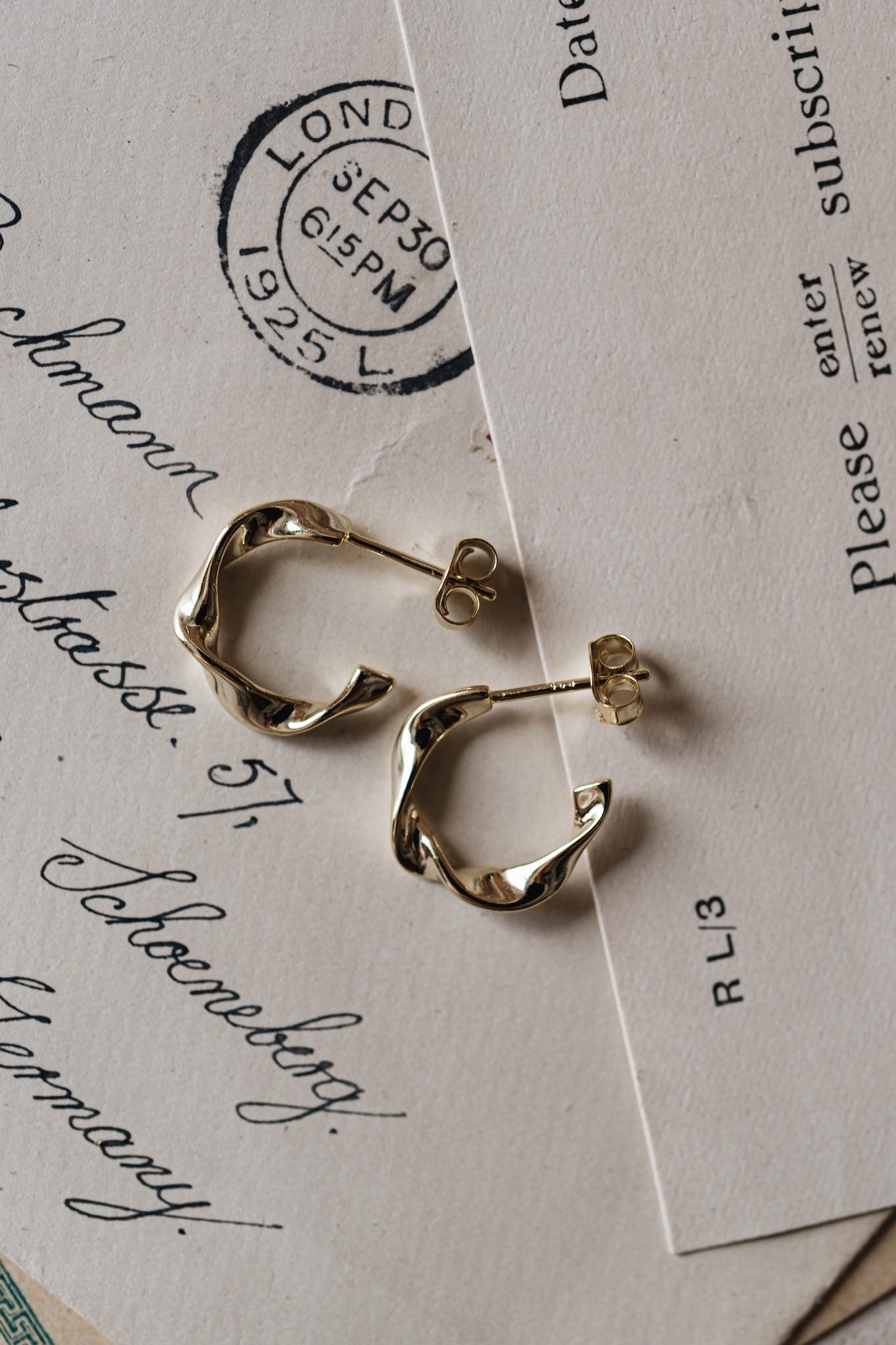 Twisted Gold Hoops. Bruna