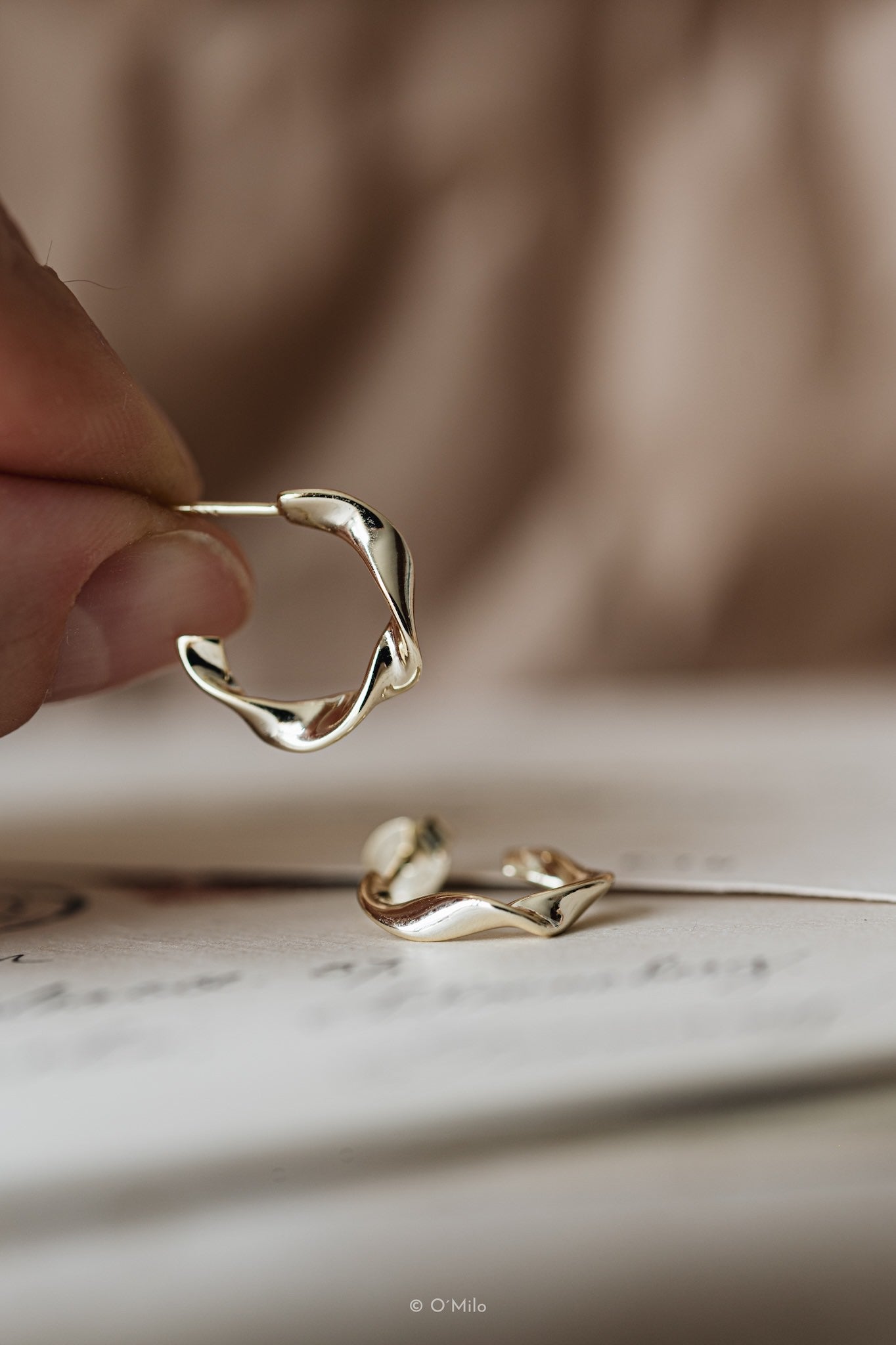 Twisted Gold Hoops. Bruna