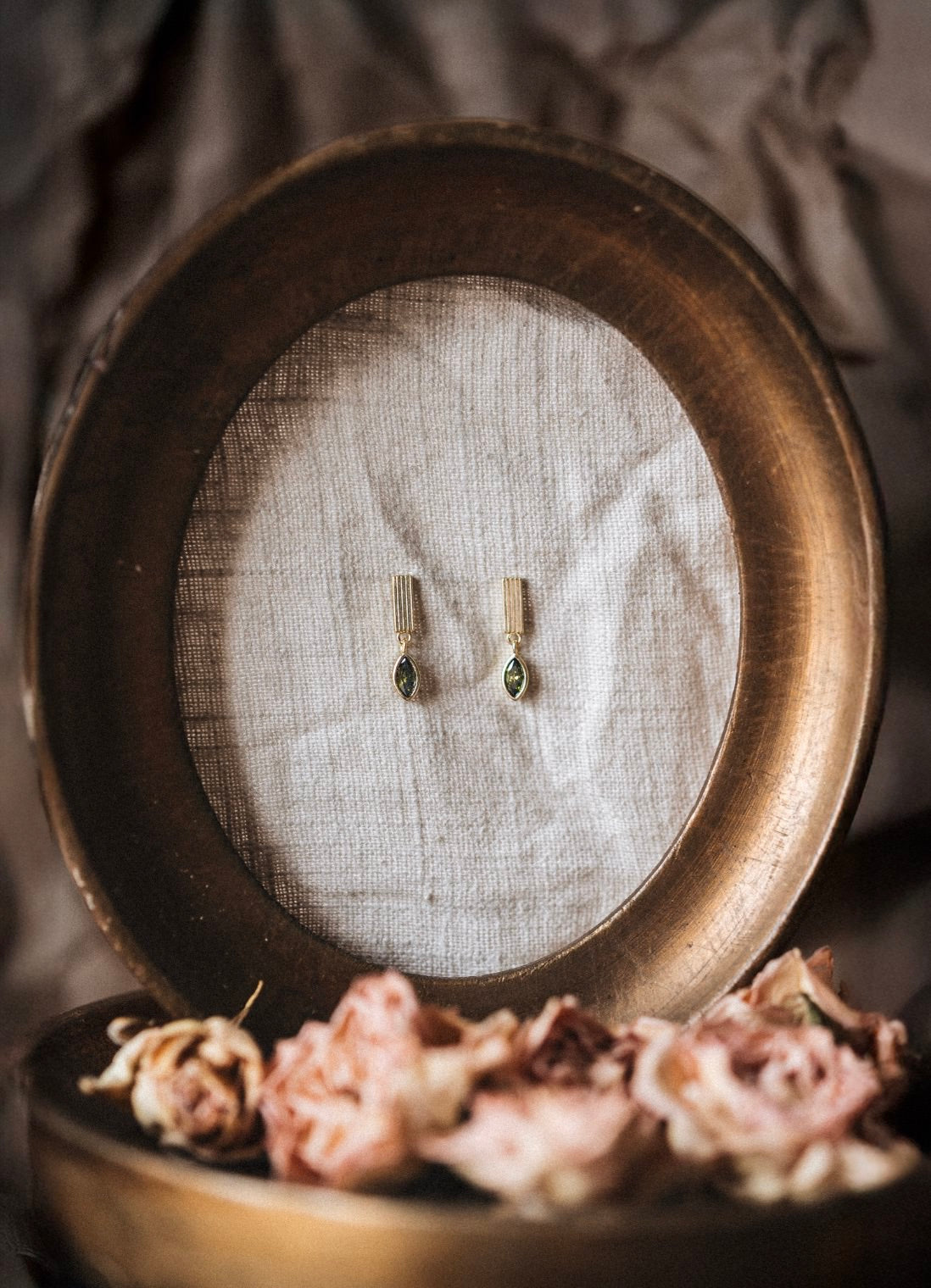Ribbed Bar Peridot Drops. Leaf