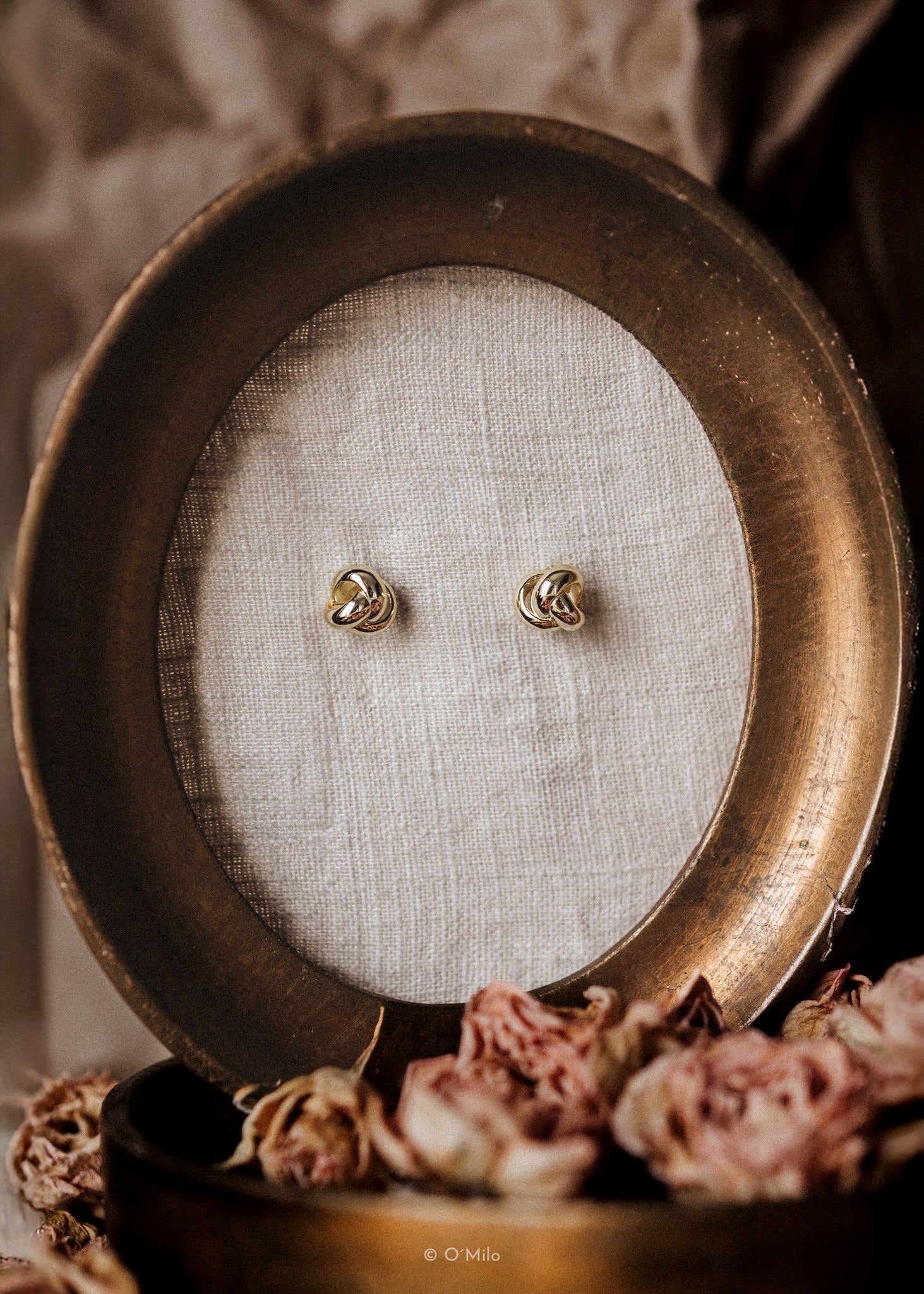 Knotted Studs. Salma
